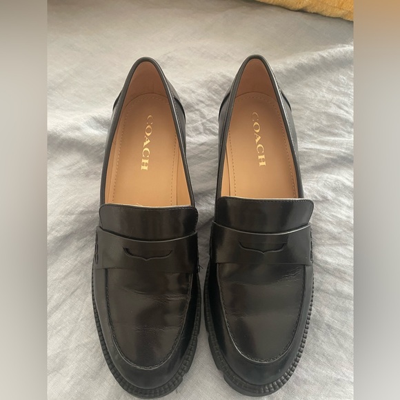 Elegant Black Coach Leah Chunky Heeled Leather Loafers - Picture 3 of 5